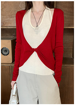 Retro striped long-sleeved knitted sweater for women in autumn 2025, a new Korean-style design with a versatile round neck casual top pic 6