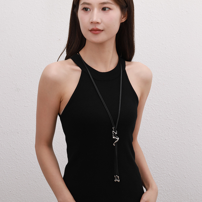 亚马逊跨境专供新款女士长项链线条人物吊坠个性独特设计欧美批发详情5