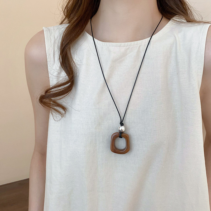 Maillard retro necklace for women, a new and niche Korean-style sweater chain, a fashionable autumn and winter versatile and high-end necklace for wholesale pic 14