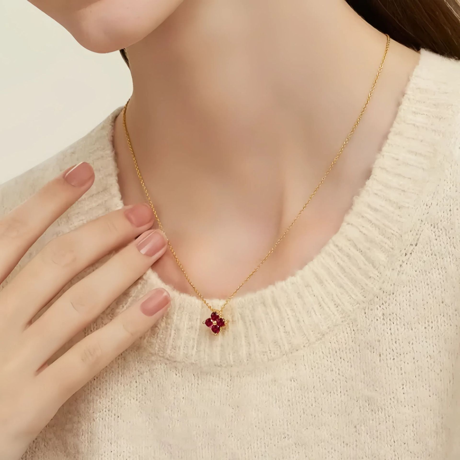S925纯银四叶草项链石榴红幸运草吊坠女红钻气质锁骨链2025年新款详情4