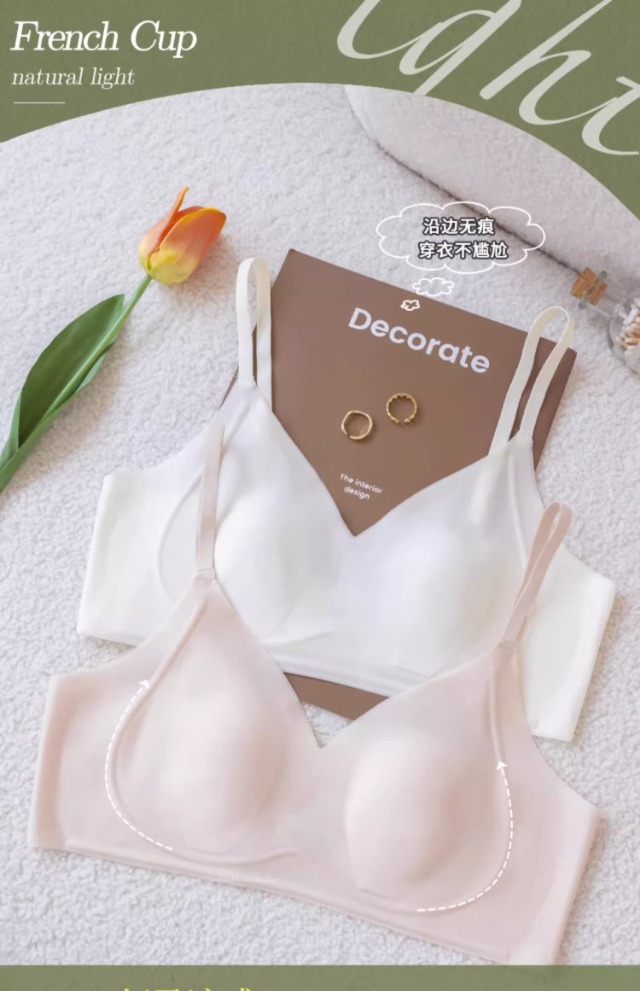 This thin, rabbit-ear, cool-feeling, seamless lingerie is suitable for women in summer. It features a large bust without a steel ring, making the breasts look smaller. It also has a pair of breathable bras pic 1
