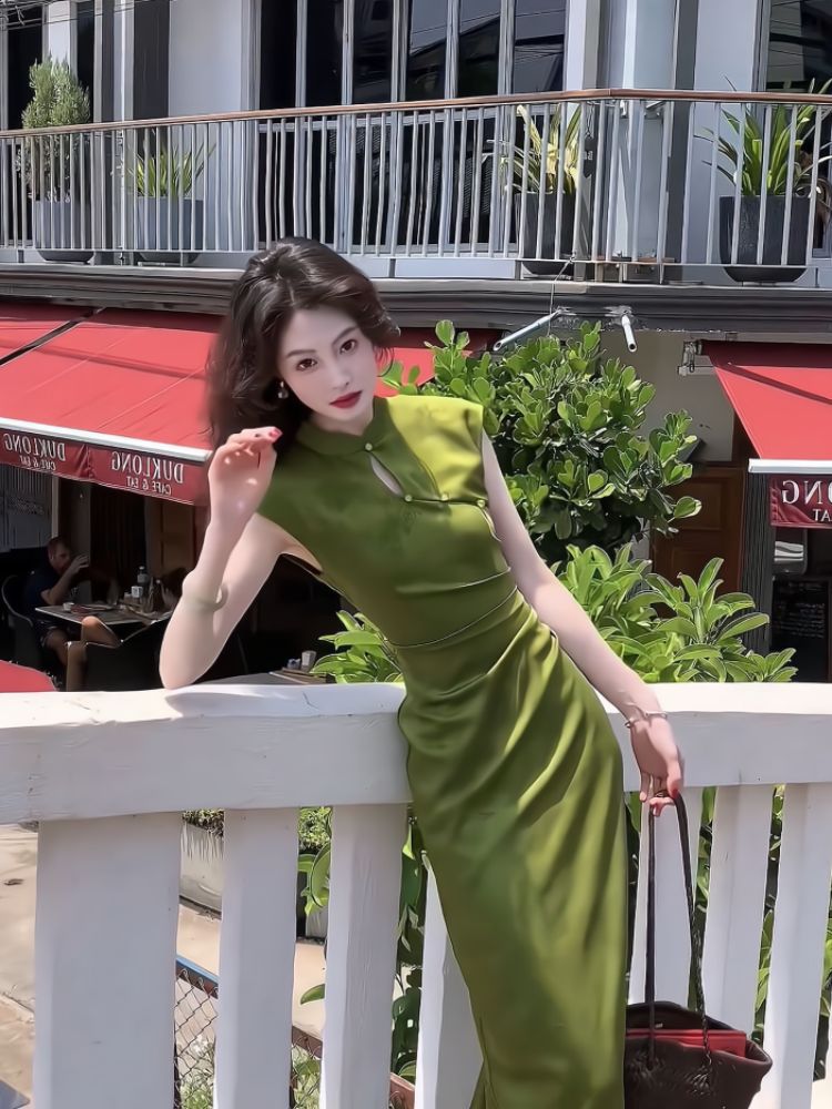 New Chinese-style green slimming and whitening cheongsam dress, a young and elegant summer dress with a light Chinese style and short sleeves pic 3