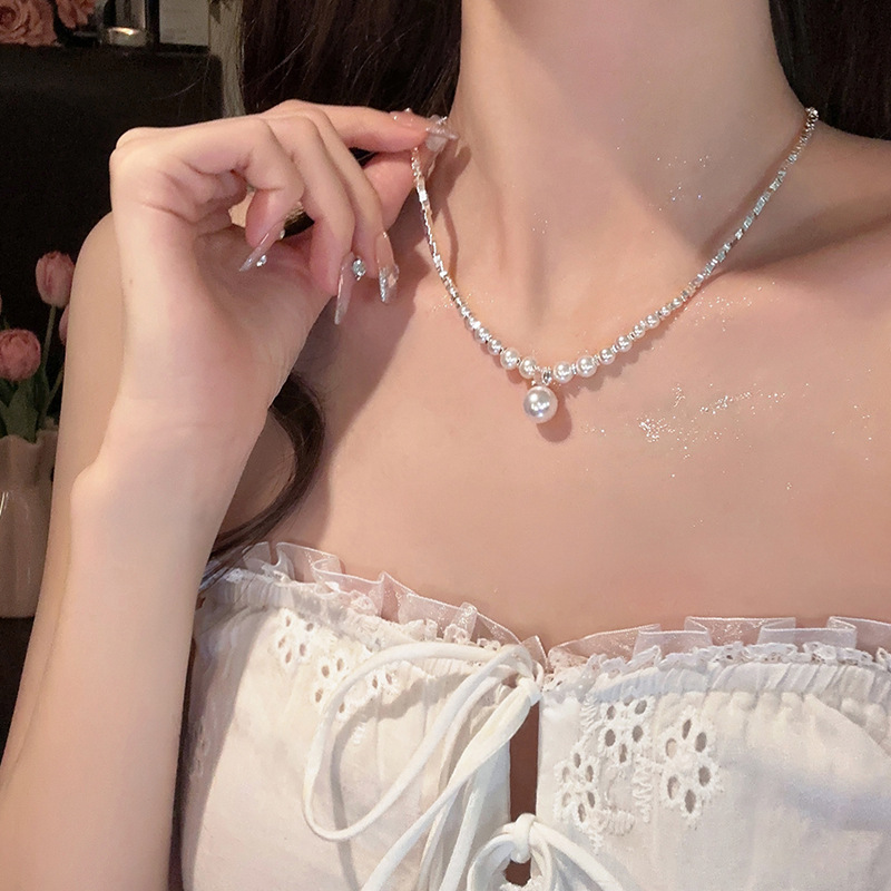 This light luxury, niche and high-end silver pearl necklace with a few taels of pearls is fashionable, versatile and elegant. It is a popular collarbone chain pic 12