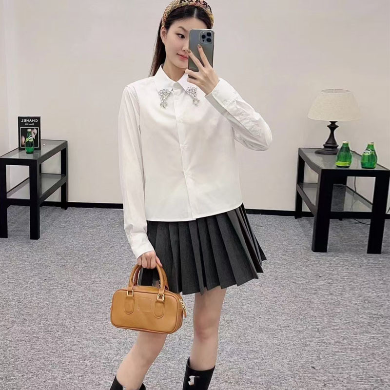 新款高品质P家少女风重工镶钻POLO领百搭简约长袖短款衬衫女详情4