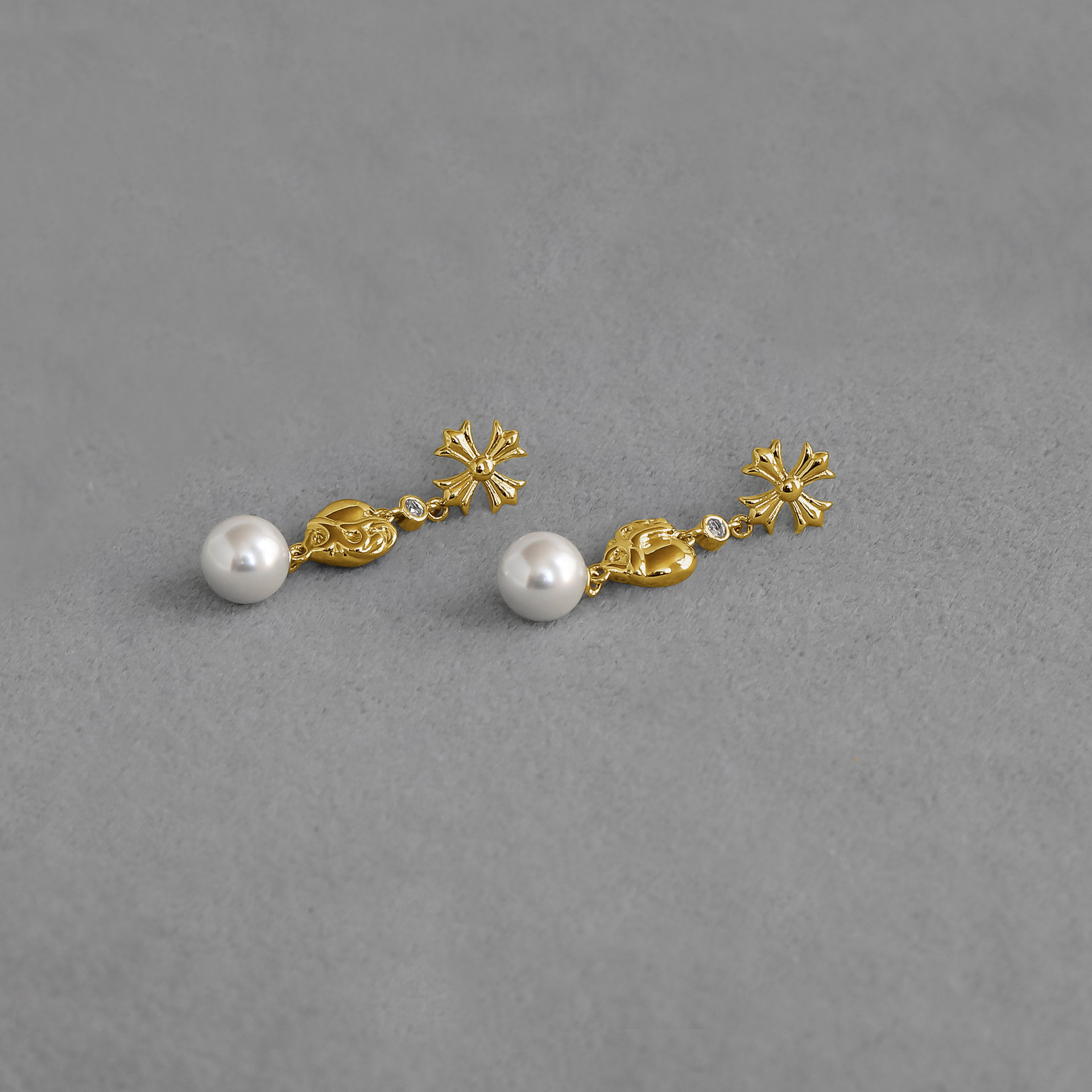 克罗*十字架珍珠耳钉 轻奢高级感小众气质简约雕刻爱心珍珠耳钉详情4