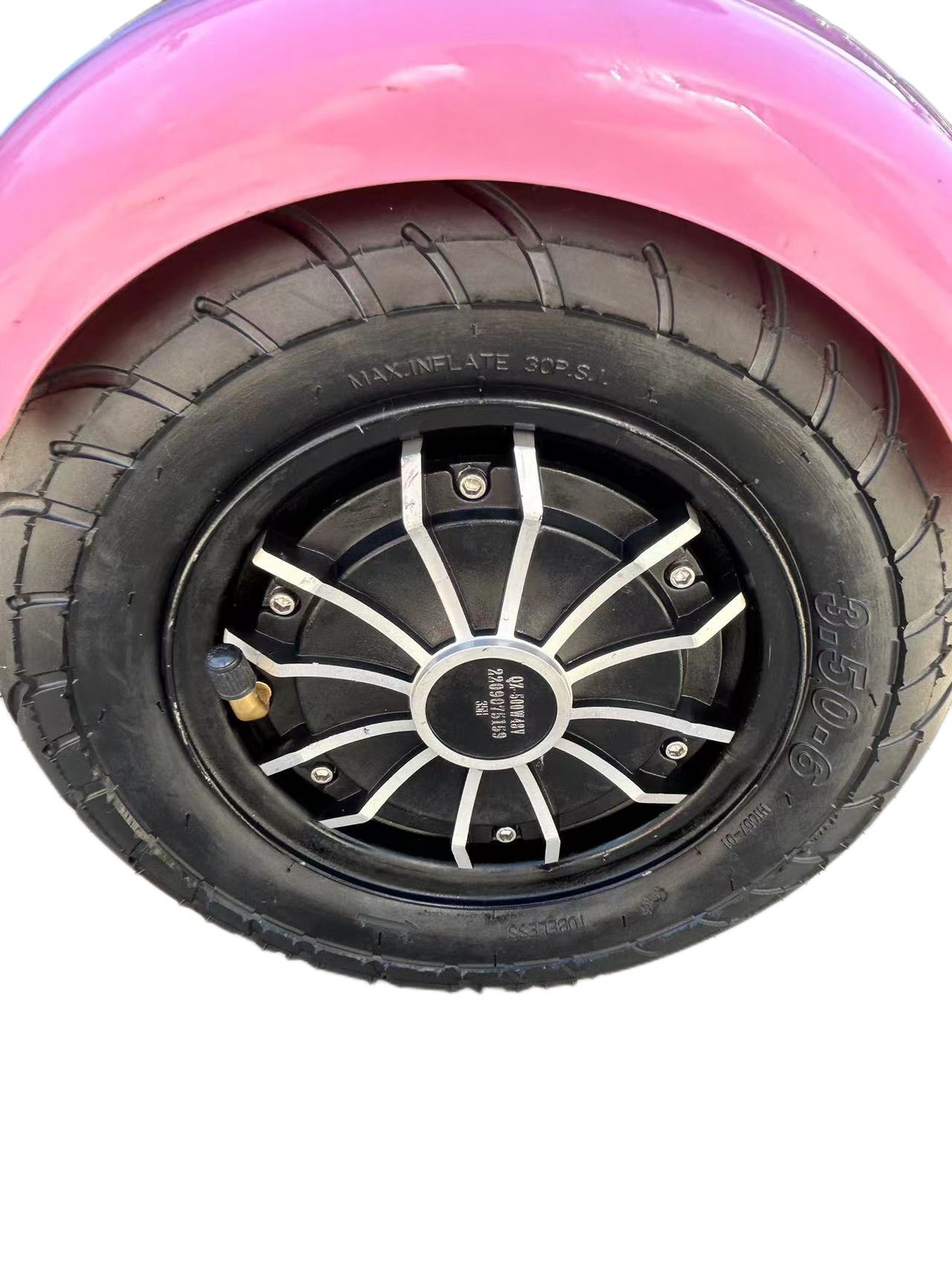 Electric three - and four-wheel small household vehicles for the elderly, for men and women to pick up and drop off children, and for light and leisure transportation pic 4