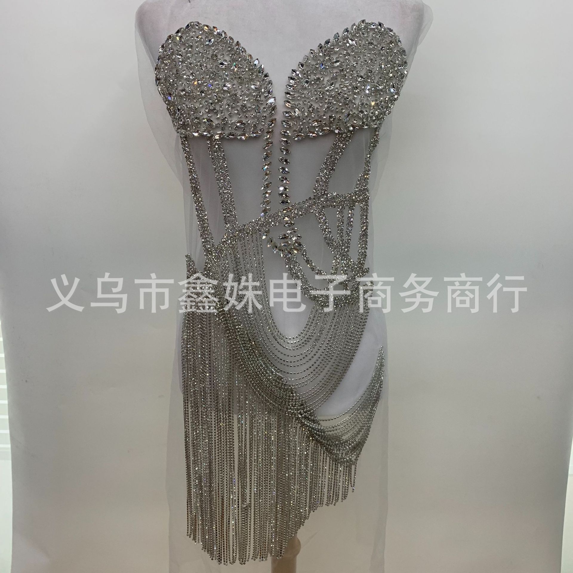 Hot-selling European and American style sexy strapless, shiny cut fringed red carpet dress and wedding dress show, luxurious diamond performance year pic 1
