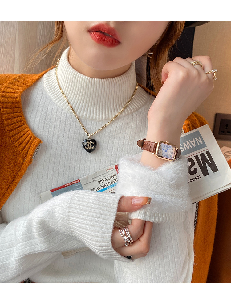 For women in winter, add a thick one-piece fleece jacket. For autumn and winter, pair it with a semi-high neck knitted base layer and a white warm top pic 33