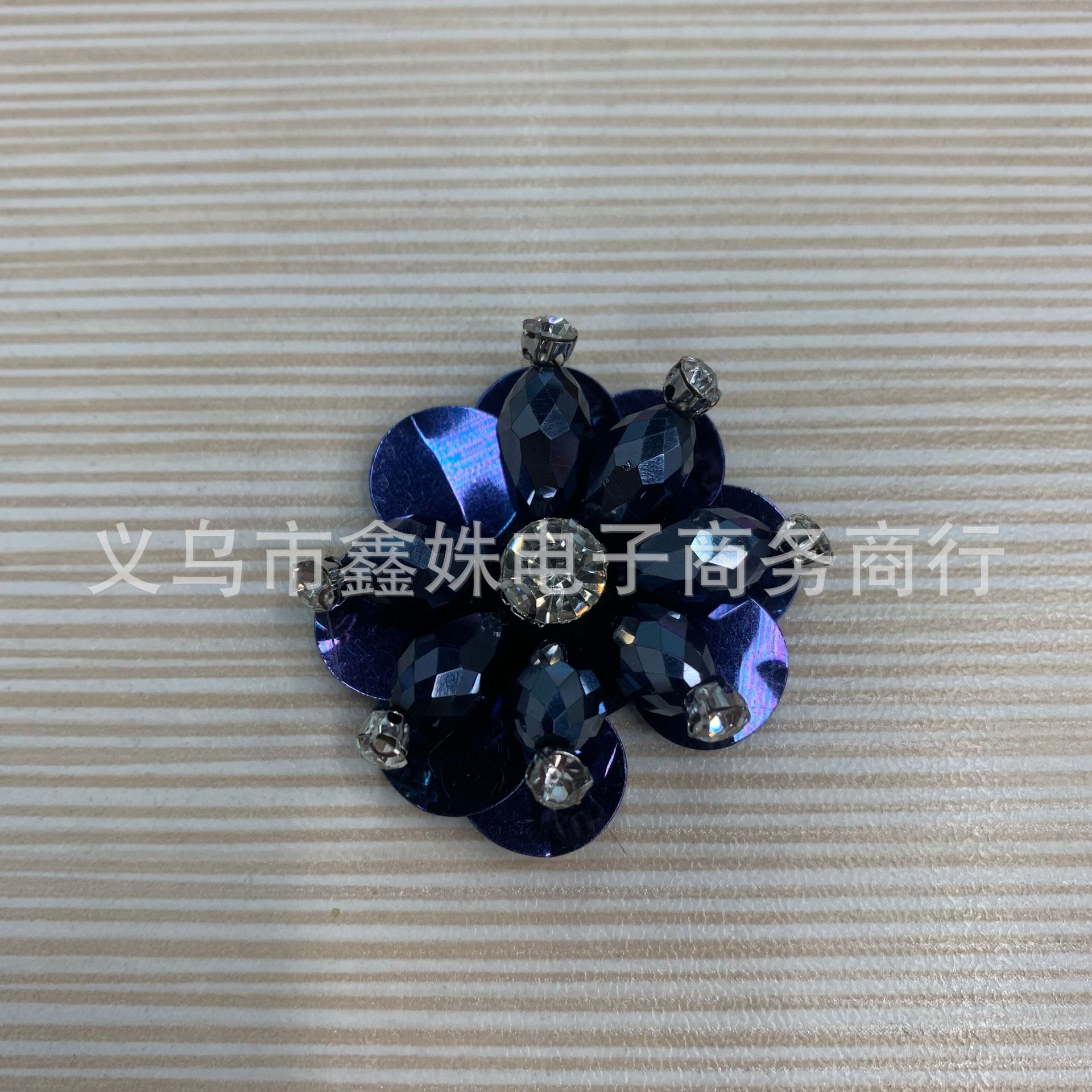Камелия из гирлянды, гвозди с бусами, аксессуары DIY pic 18