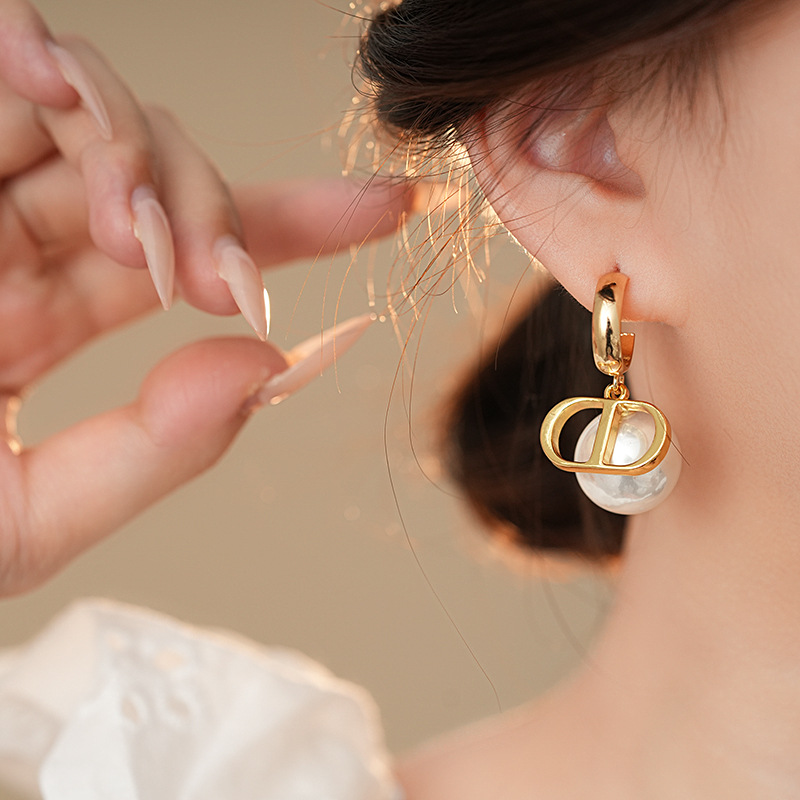 银针人造珍珠款猪鼻子耳钉简约时尚百搭耳环法式复古高级感耳饰女详情13