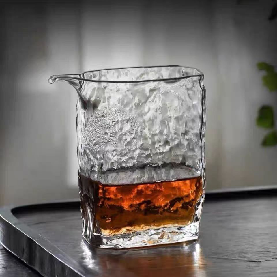 四方玻璃公道杯耐热锤纹加厚分茶器创意功夫茶鹰嘴公道杯家用匀杯详情2