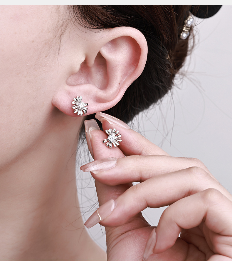 Zhuoheng carefully selects flower-shaped pearl stud earrings, earrings and ear sticks. These are simple and elegant, fashionable and versatile earrings for girls pic 3