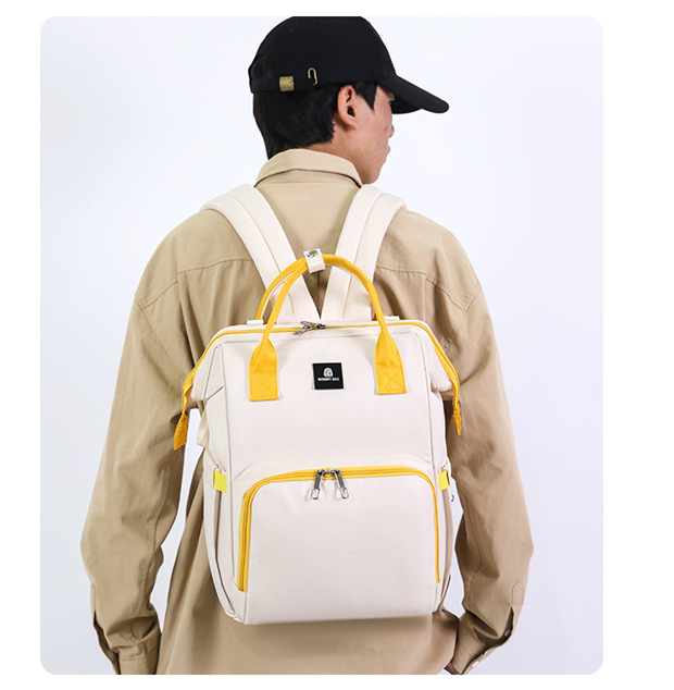 新款妈咪包多功能轻便百搭双肩包带娃外出大容量母婴包孕妈待产包详情33