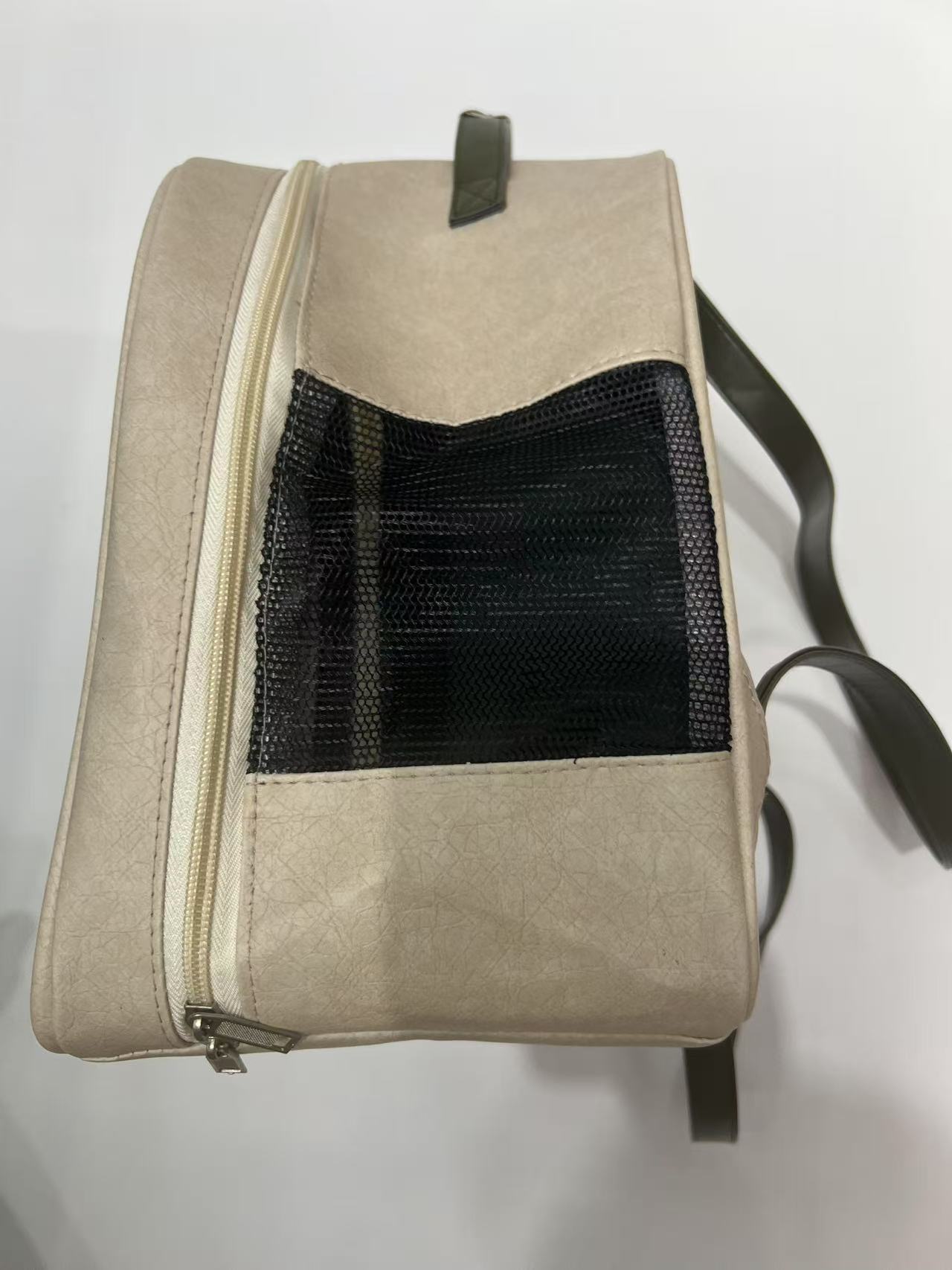 Factory direct sales of fashionable hand-held dog bags, large-capacity breathable cat backpacks, pet outings, factory wholesale pic 4