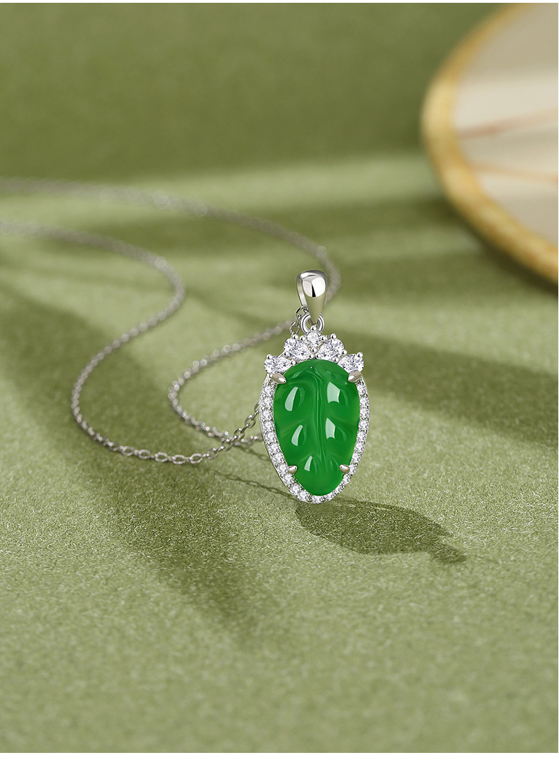 S925银跨境热销新品大树叶天然玉石绿玉髓微镶钻国风项链吊坠详情12