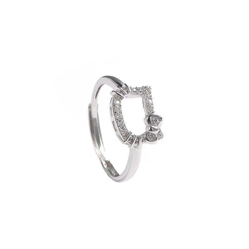 卡通Kitty猫镶钻项链时尚少女心学生闺蜜锁骨链小众设计感毛衣链详情9