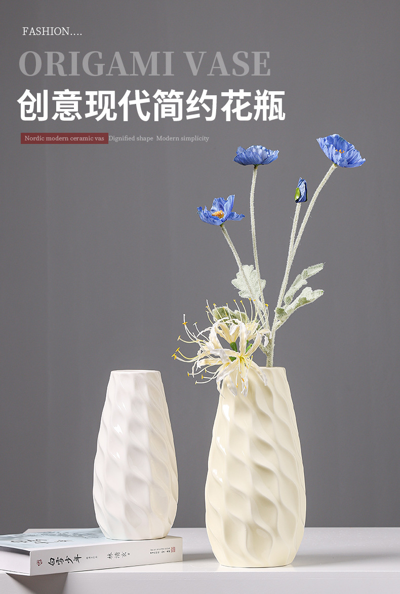 On December 9, 2025, a cream-style ins French ceramic vase with a sense of high-end hydroponic rose flowers, a home dried flower decorative item pic 1