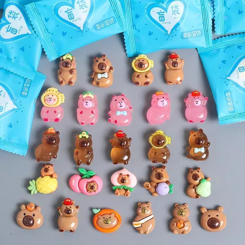 新品儿童盲袋玩具卡皮巴拉可爱发光夜光卡通饰品小配件玩偶详情4