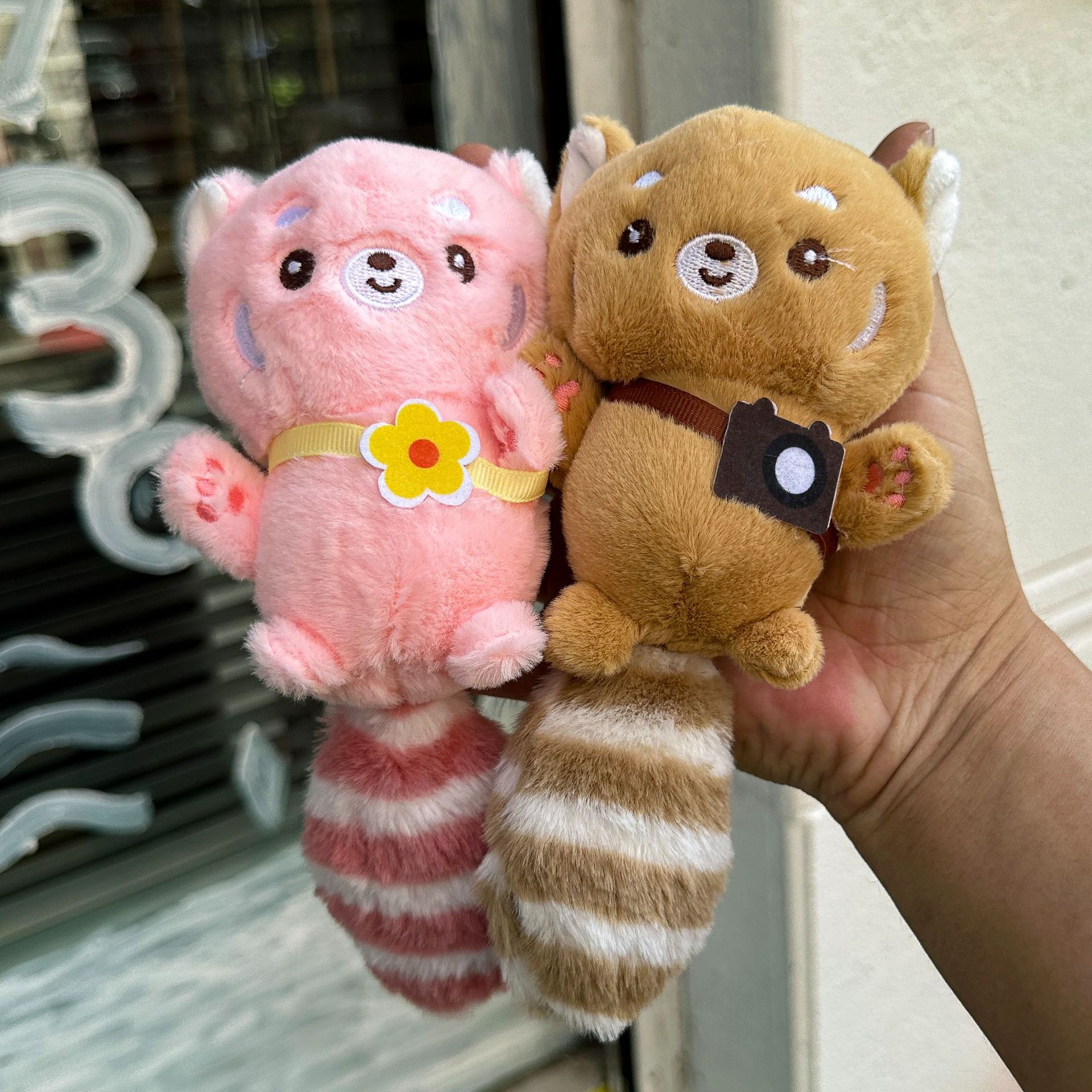 Cross-border bestsellers: Cute cartoon big-tail raccoon pendants, bags, keychains, plush pendants, ornaments, toys pic 12