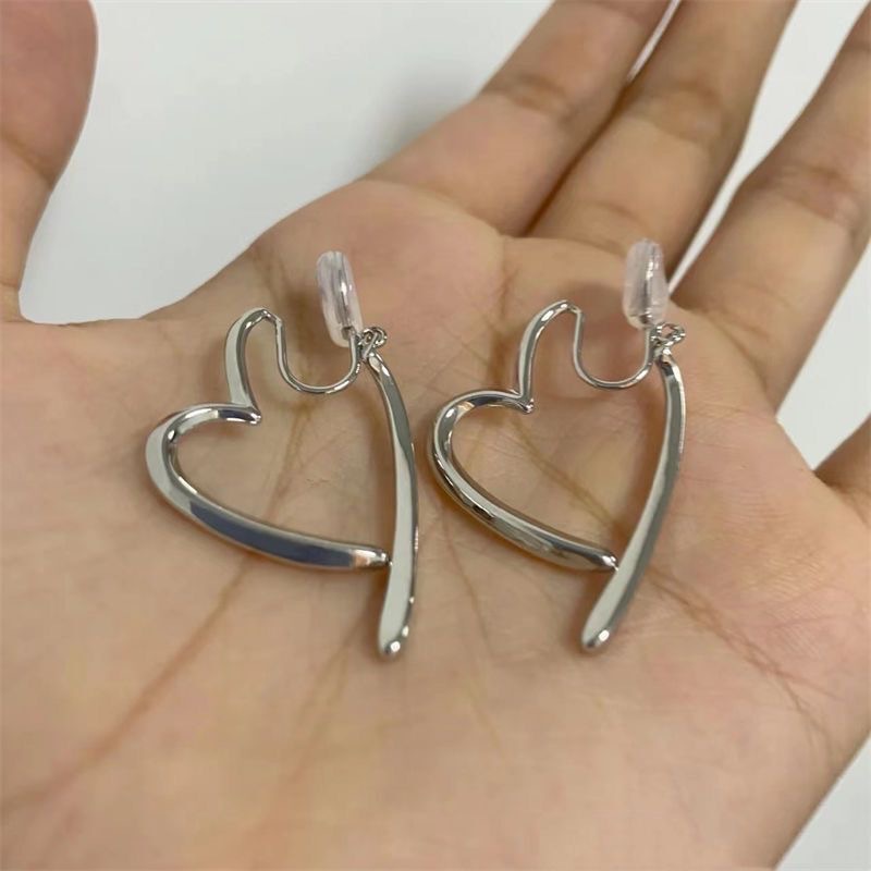 2024新款冷淡风小众爱心耳夹女士个性时尚轻奢设计感耳饰批发详情2