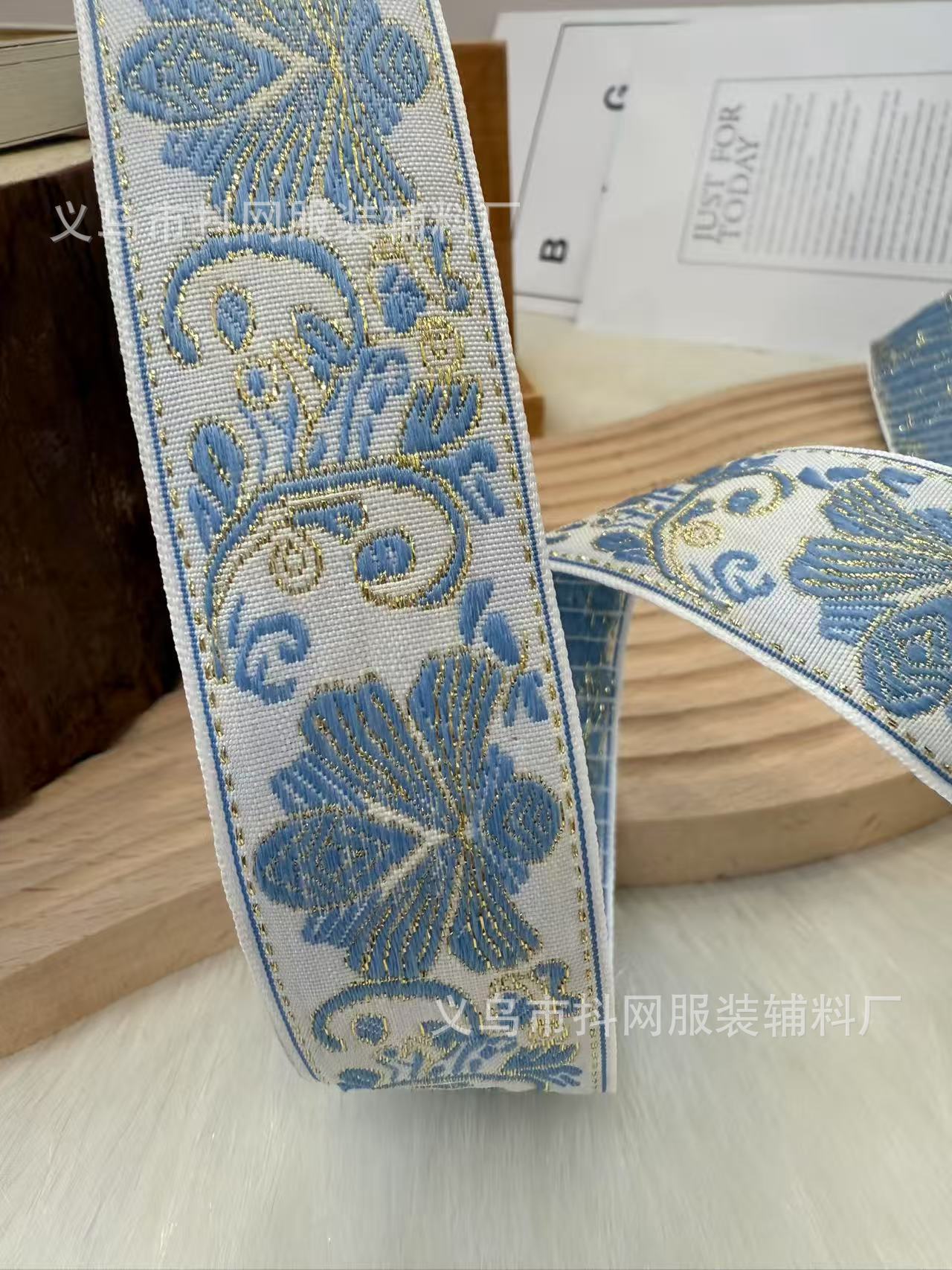 3.5-4cm白底金丝民族风织带手工diy蝴蝶结织带演出服装辅料批发详情6