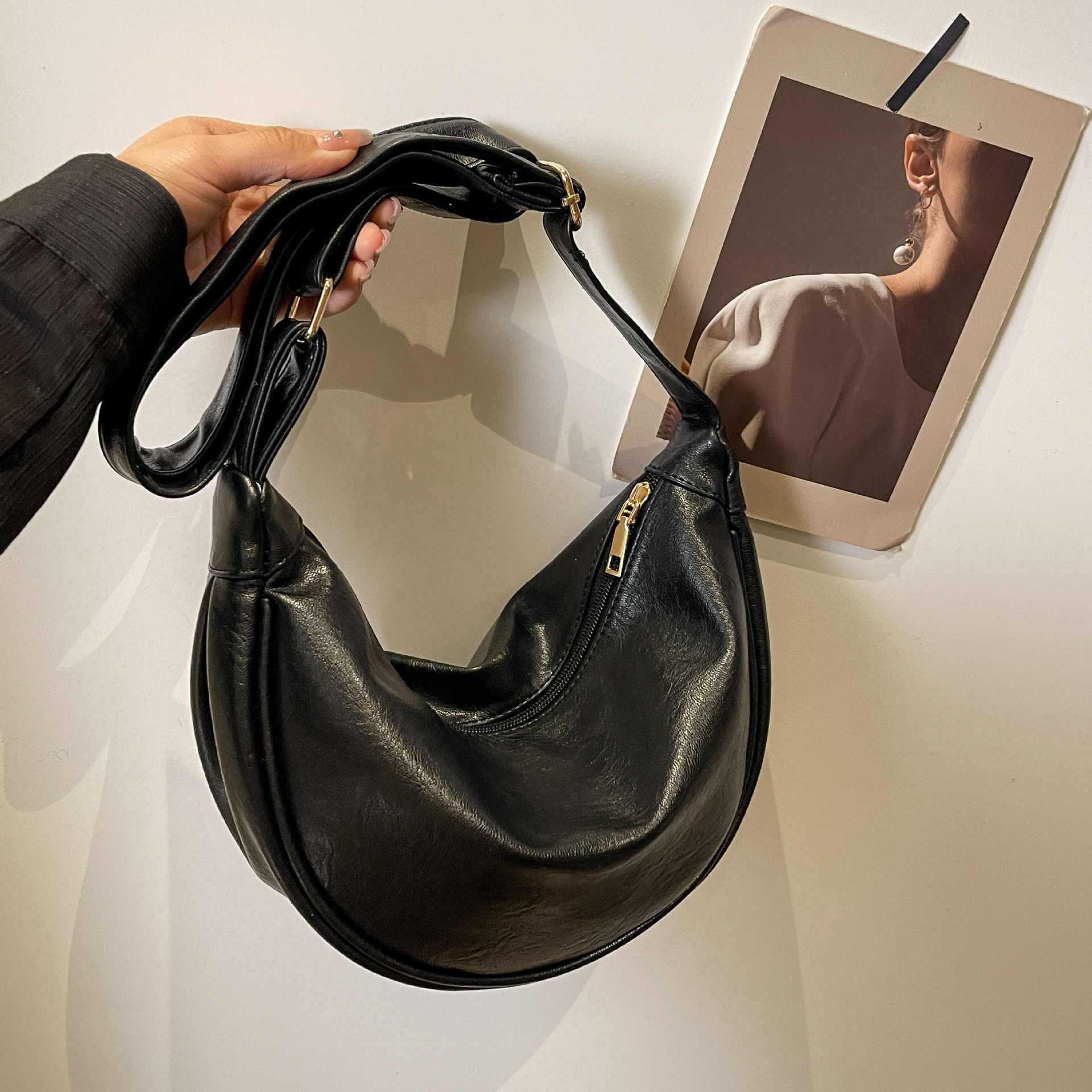 大容量包包女2023新款秋冬潮小众设计单肩斜挎包高级感复古饺子包详情13