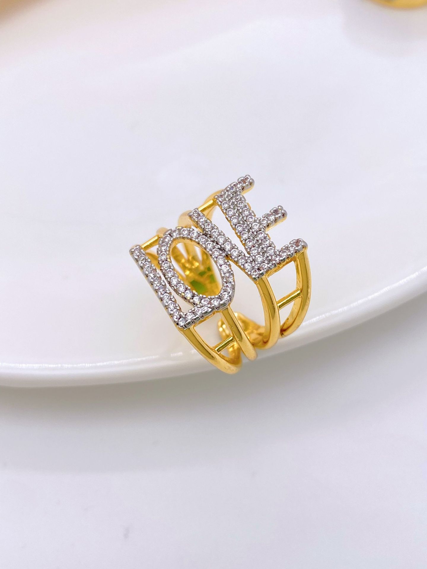 A full-diamond H ring set with light luxury sparkling diamonds and high-carbon diamonds, a classic and versatile light luxury ring style pic 6