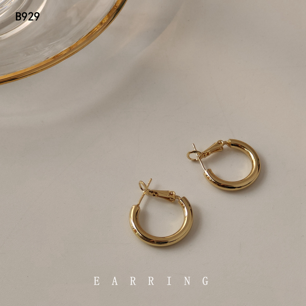 Liangmu S925 Silver Needle metallic small ear ring, a cold and stylish Korean style, is a simple earring and accessory manufacturer that is popular among Internet celebrities pic 6