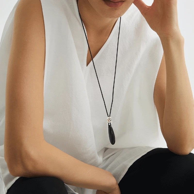 新款黑色玛瑙水滴项链女小众轻奢设计感卫衣链时尚气质颈链锁骨链详情2