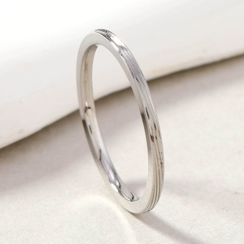 欧美风不锈钢戒指女不掉色轻奢高级感2mm批花三条线戒指素圈指环详情5