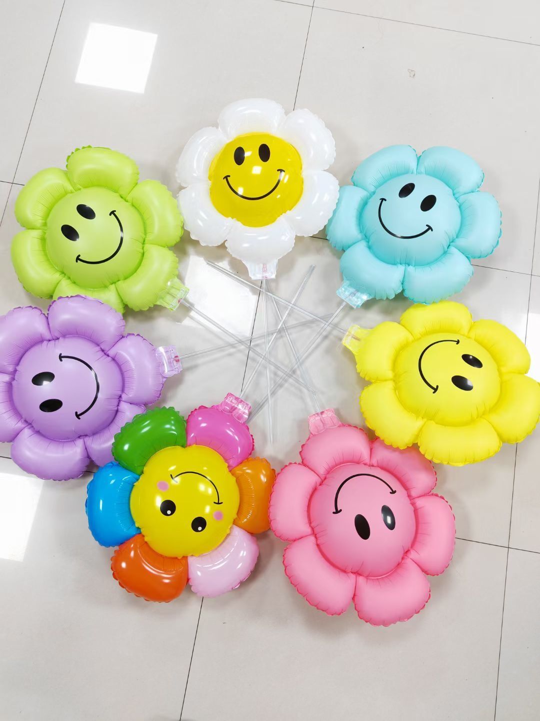 Girasoles caras sonrientes flores globos en la mano pequeñas margaritas en la mano jardín de infancia puestos de deporte empujar girasoles película de aluminio pic 6