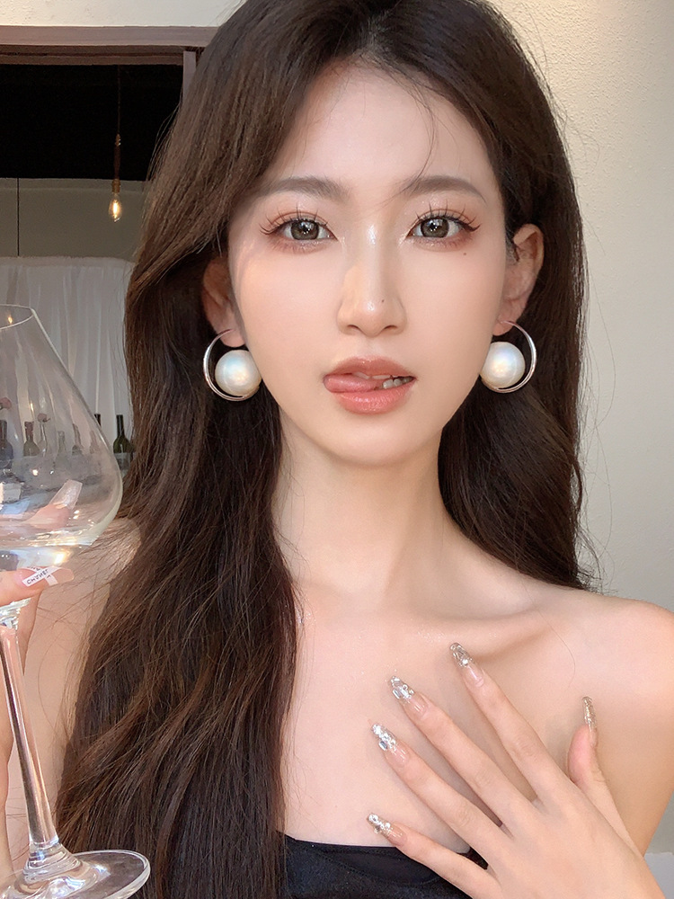 莱茵河畔~时尚气质大珍珠耳钉女新款潮耳环小众设计感高级感耳饰详情7