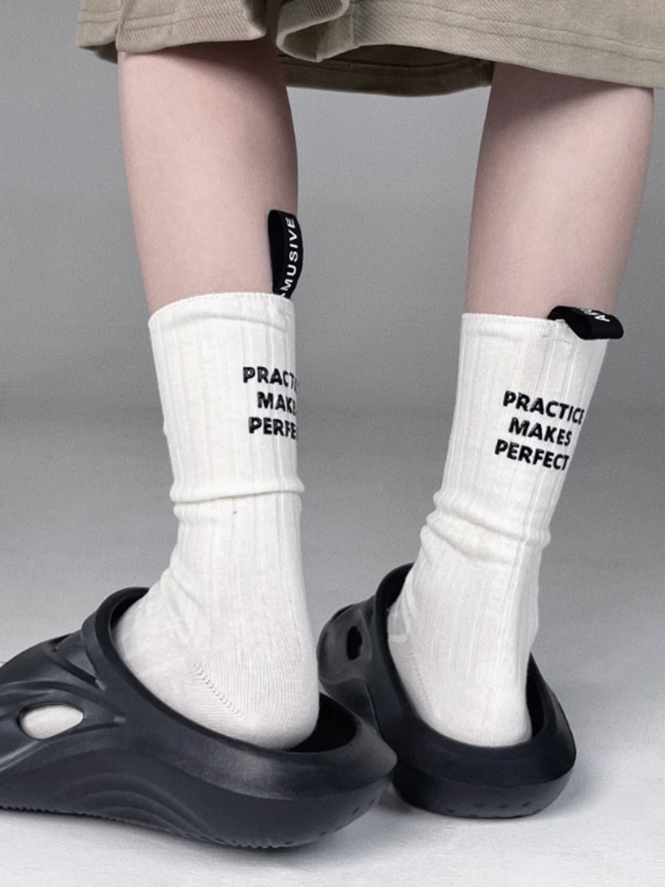 春夏新款日系百搭后跟标签字母袜子男女情侣运动中筒袜ins潮详情3