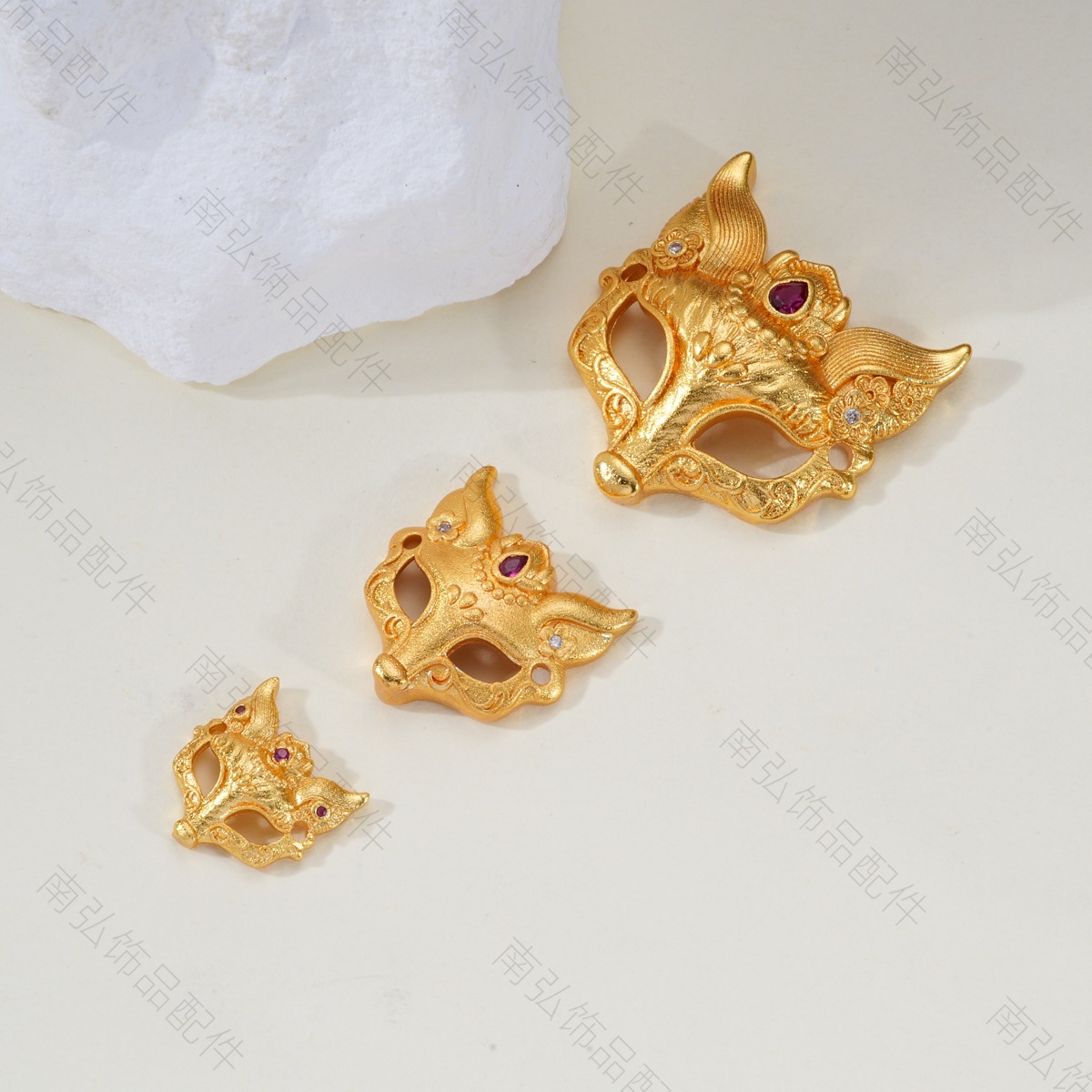 Sand gold diamond-encrusted fox mask pendant, hollowed-out LAN Yan fox necklace bracelet pendant accessory, diy handcrafted accessory pic 12