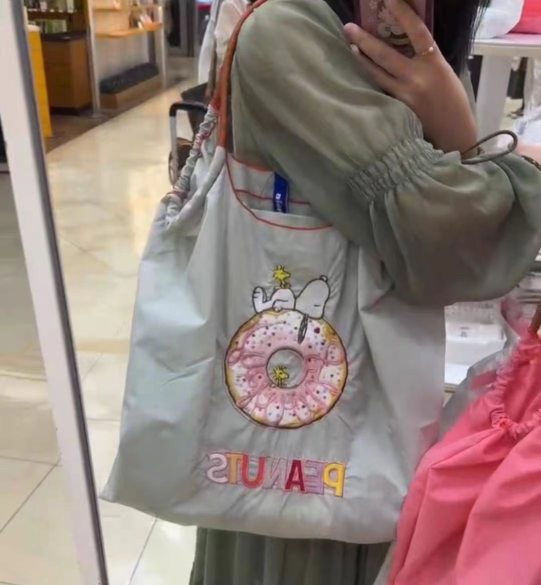 刺绣购物袋史努比甜甜圈尼龙防水手拎包手提斜跨单肩包史努比IP详情5
