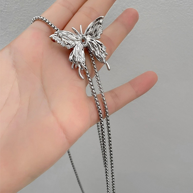 A high-end, pull-out silver butterfly tassel necklace for women, a light luxury and niche design, fashionable and elegant, versatile collarbone chain pic 6