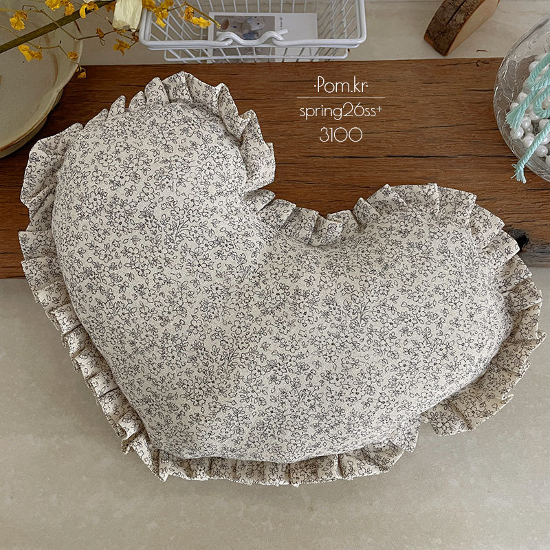 Primavera nueva versión coreana pequeña flor amor almohada niños ins viento comodidad almohada de respaldo para bebé habitación decoración decoración pic 5