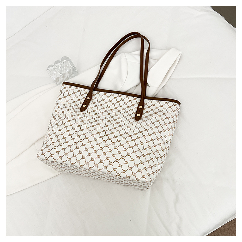 A simple and fashionable large-capacity bag for women in 2025, a trendy six-year tote bag for women, a large-capacity single-shoulder bag for commuting pic 46