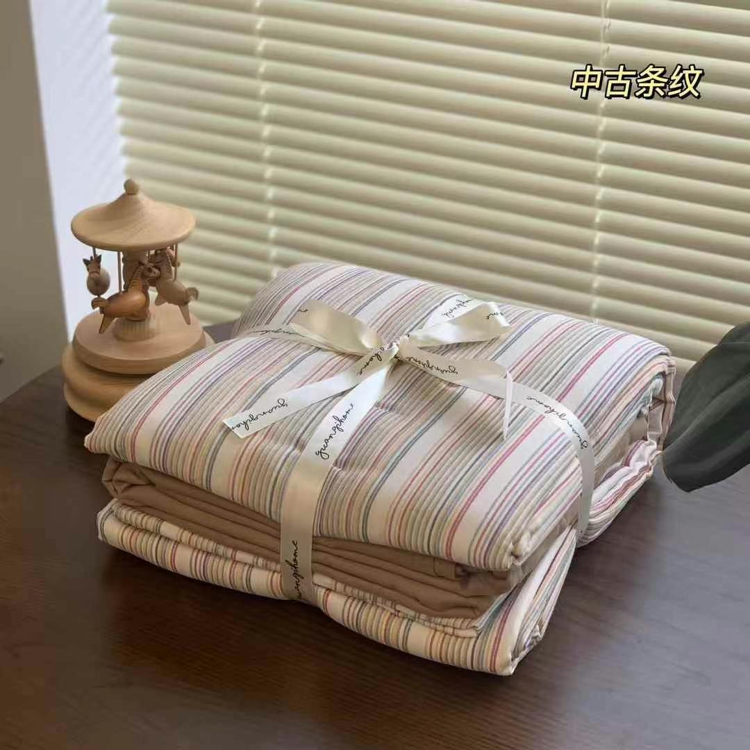 A set of three or four pieces with fresh small floral print double-layer yarn, pure cotton soft naked sleeping quilt cover and cartoon bedding pic 9