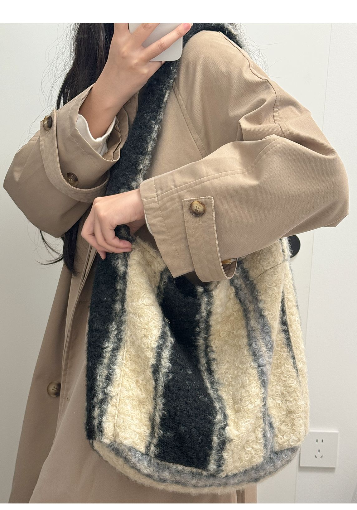 秋冬季女生刺绣手拎包大容量托特包可爱卡通斜挎便携手提单肩包详情6