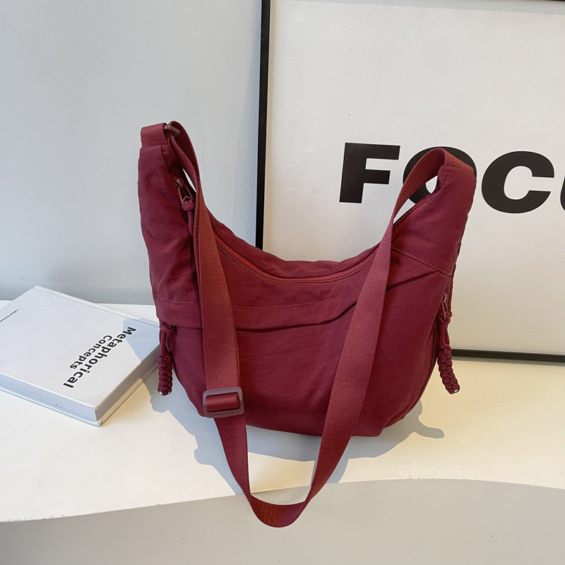 时尚布包女学生上课挎包尼龙布斜挎包大容量单肩包日系出游饺子包详情16