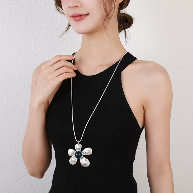 跨境专供亚马逊新款女士长款项链花朵仿古时尚百搭毛衣链项链批发详情9