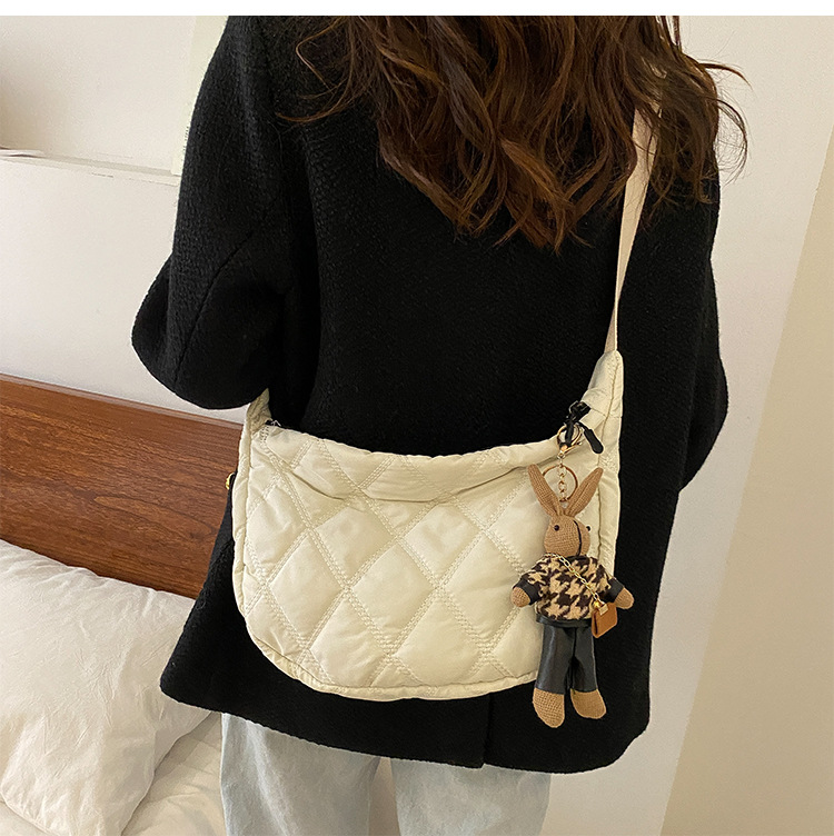 The new, trendy and fashionable single-shoulder crossbody bag with diamond-patterned embroidery thread for women in 2021, the popular dumpling bag pic 51