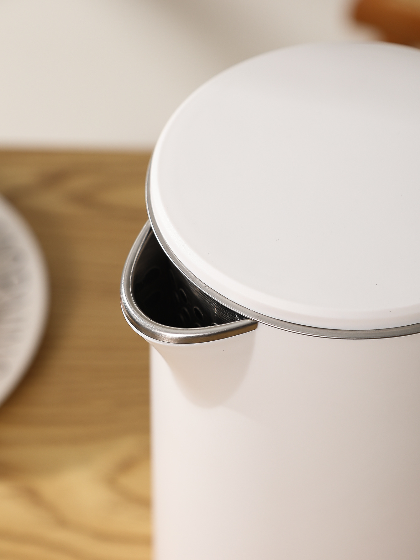 闲媳妇 1.8L烧水壶304不锈钢无缝内胆电热水壶自动断电煮水开水壶详情8