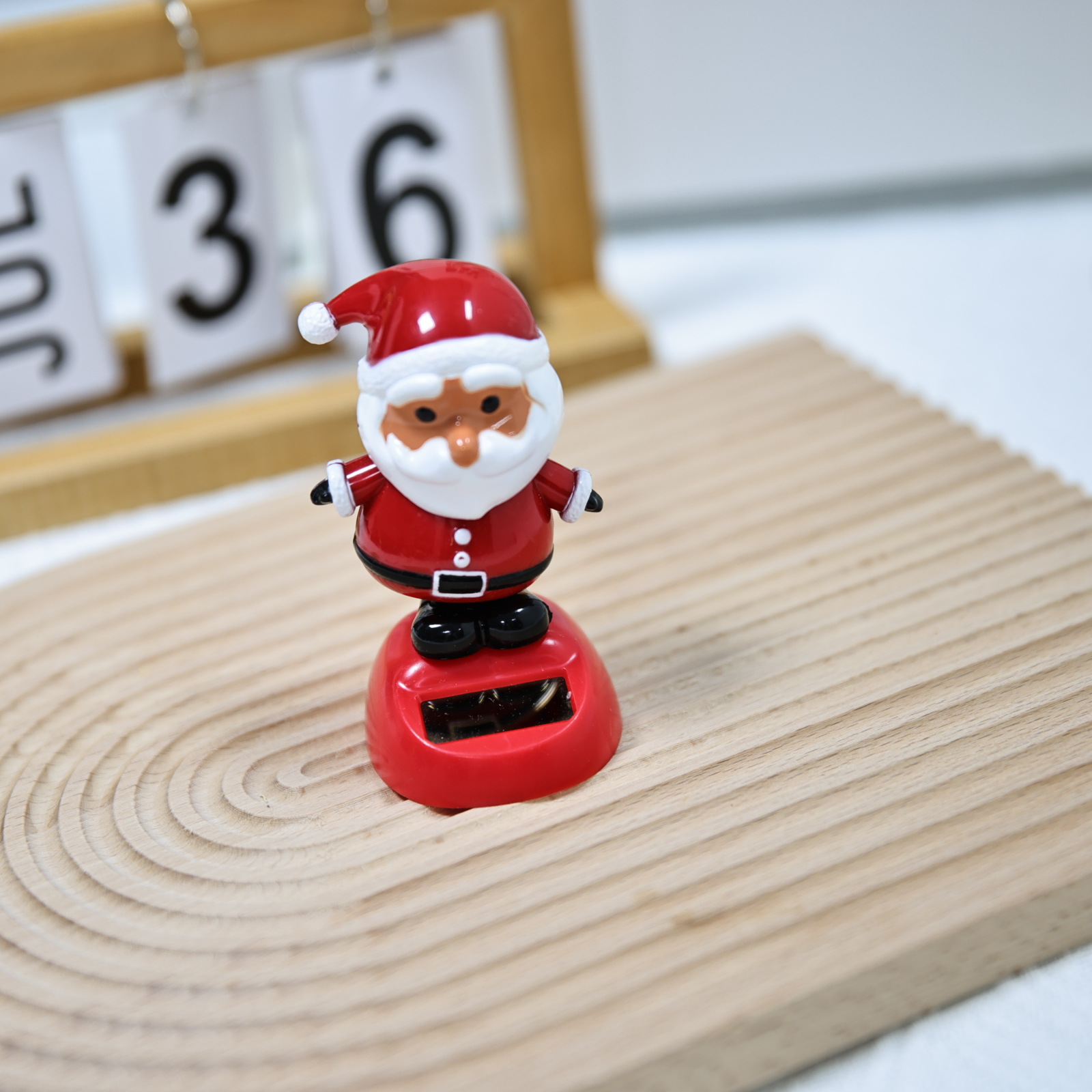 Cross-border best-selling solar-powered car ornaments, rocker, Christmas gifts, and white-bearded Santa Claus accessories pic 2
