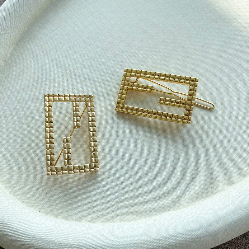 小众设计方形字母胸针饰品百搭精致高级感发夹个性时尚镀金配饰女详情4
