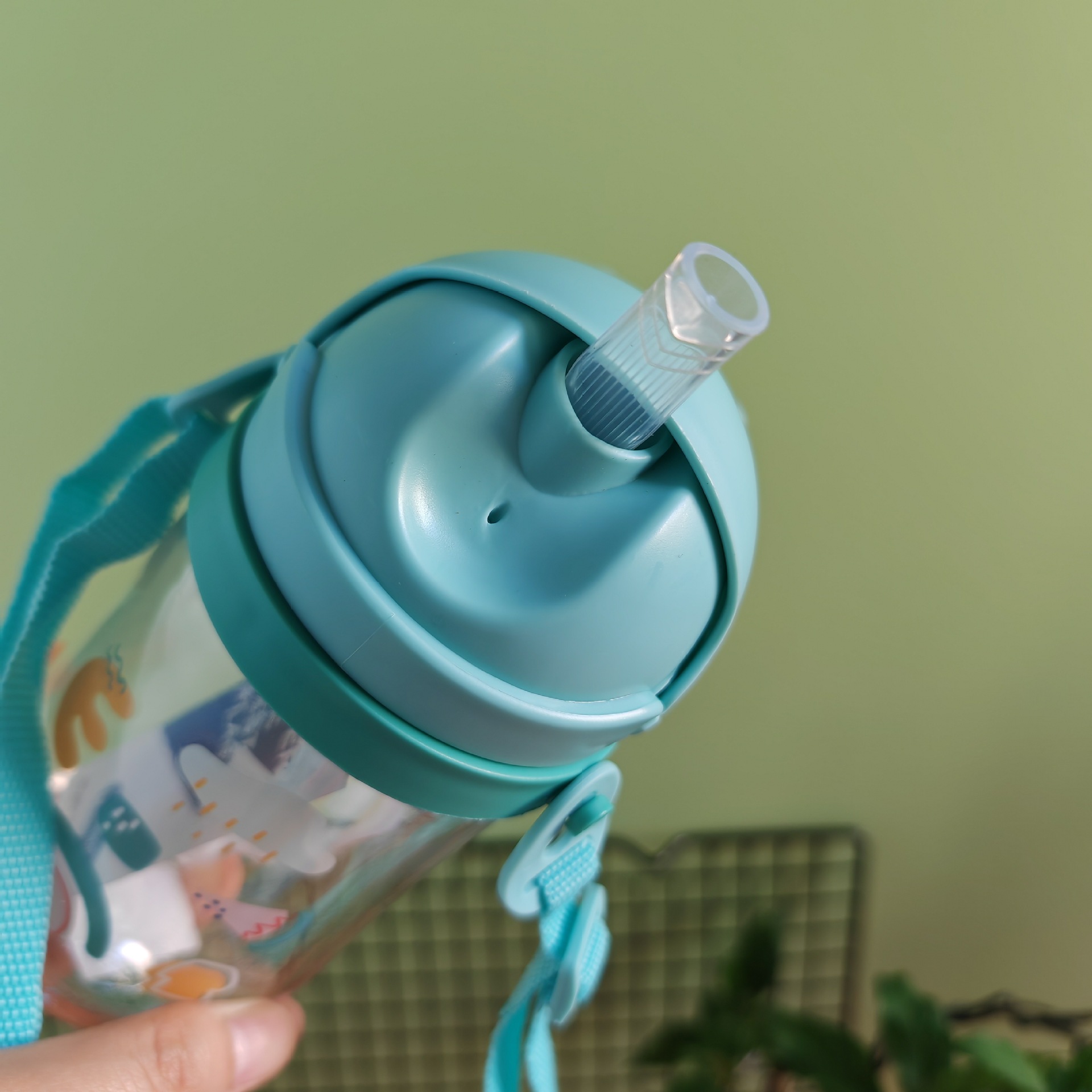 网红小熊新款水杯高颜值便携塑料杯吸管杯可爱儿童卡通背带学饮杯详情3