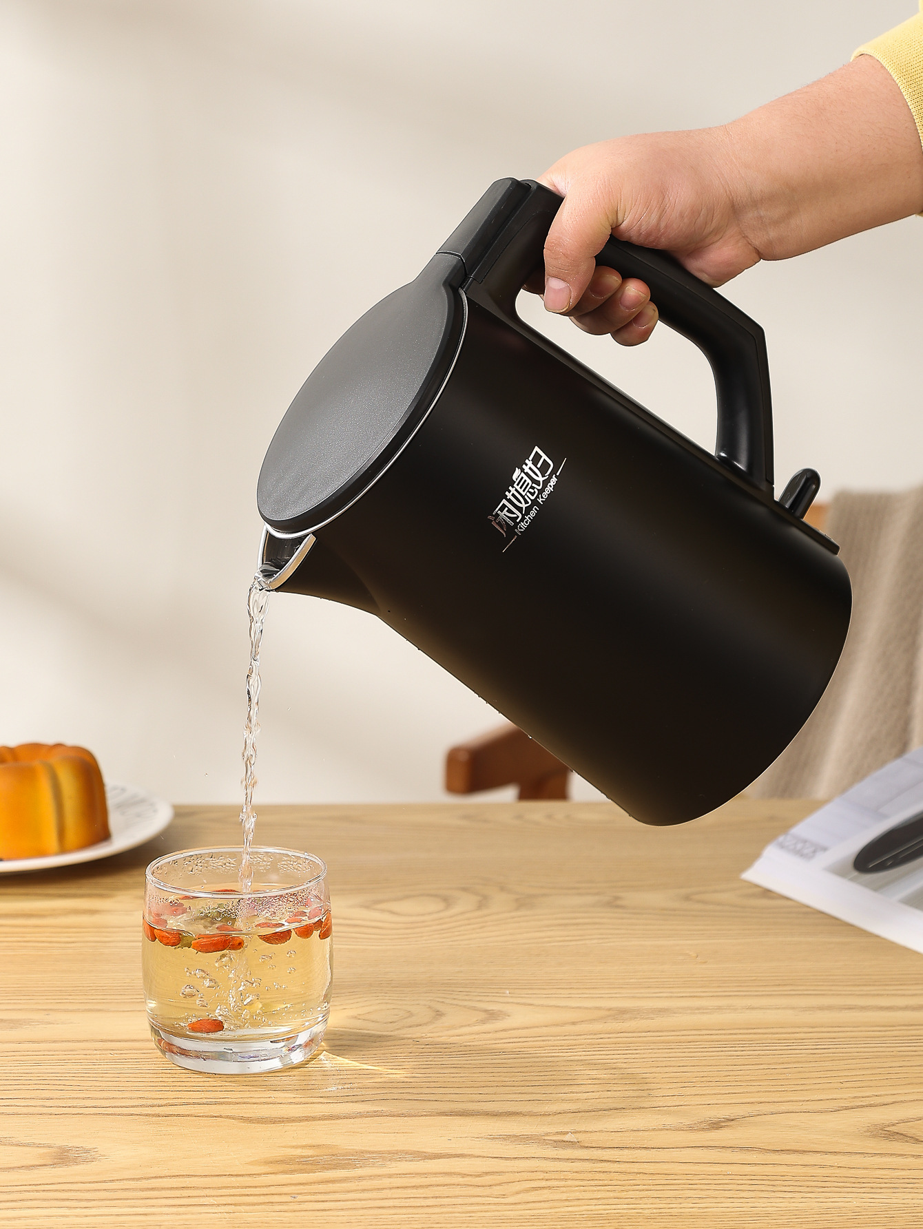 闲媳妇 1.8L烧水壶304不锈钢无缝内胆电热水壶自动断电煮水开水壶详情15