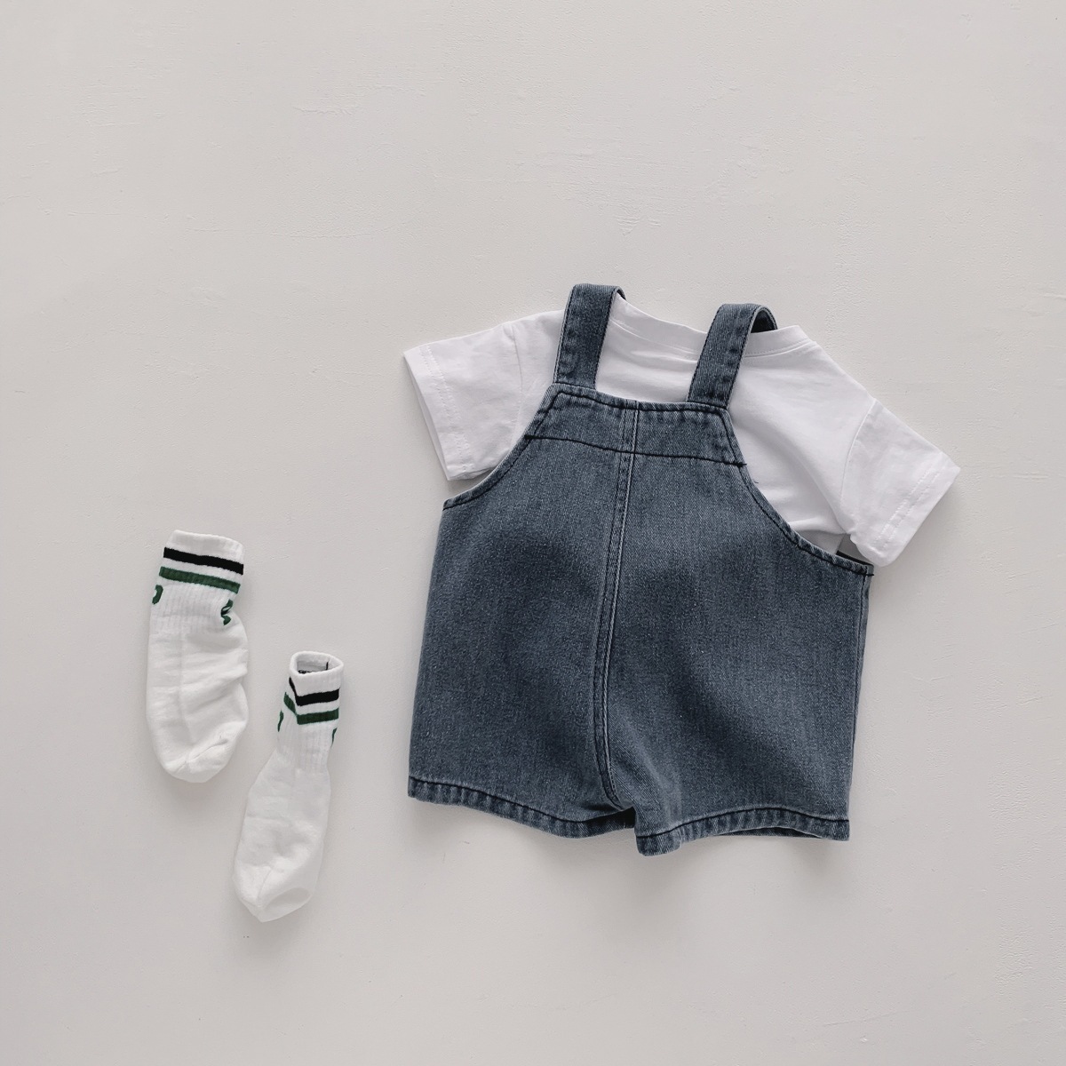 Bebé denim tirantes shorts conjunto 2025 nuevo niño blanco camiseta hombre niña verano fino dos piezas pic 6