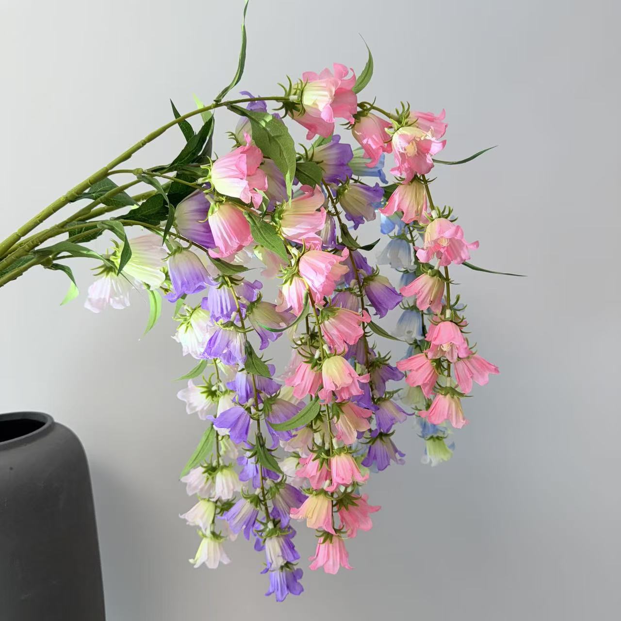 仿真垂吊铃兰花风铃花仿真花婚礼堂吊顶装饰垂吊花墙软装假花外贸详情10